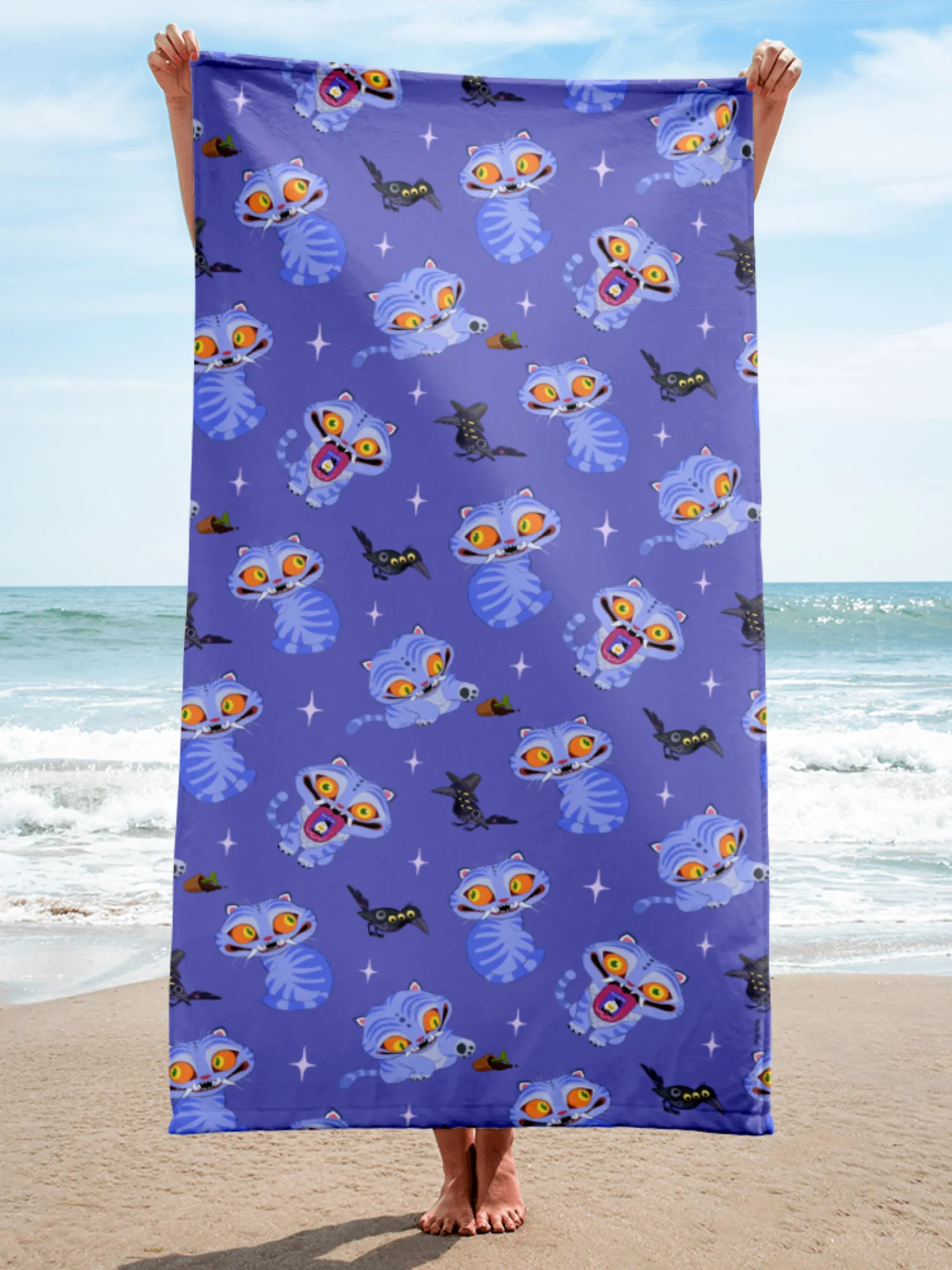 KPop Demon Hunters Derpy Tiger and Sussie Magpie Beach Towel - Image 2